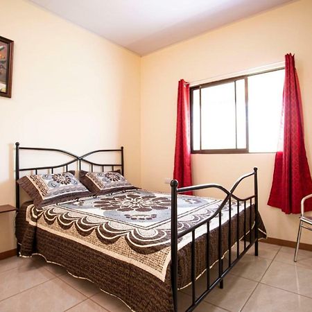 Flor De Katty Hostel Airport Río Segundo Екстериор снимка