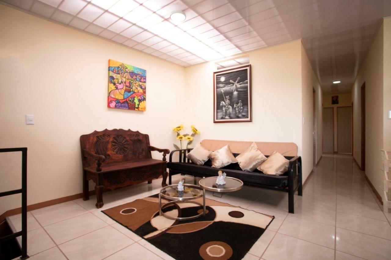 Flor De Katty Hostel Airport Río Segundo Екстериор снимка