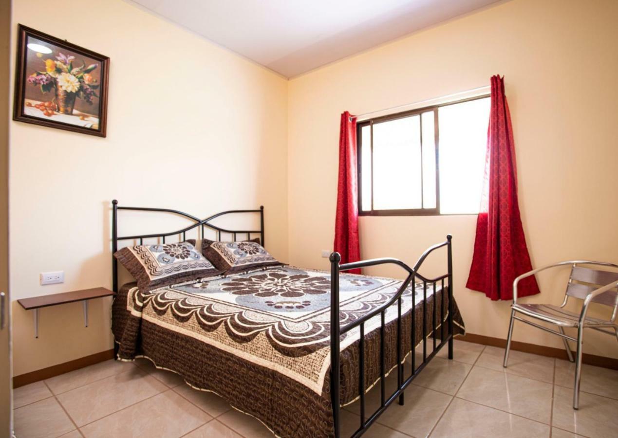 Flor De Katty Hostel Airport Río Segundo Екстериор снимка
