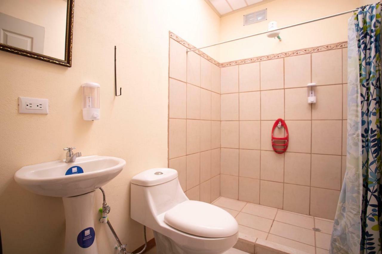 Flor De Katty Hostel Airport Río Segundo Екстериор снимка