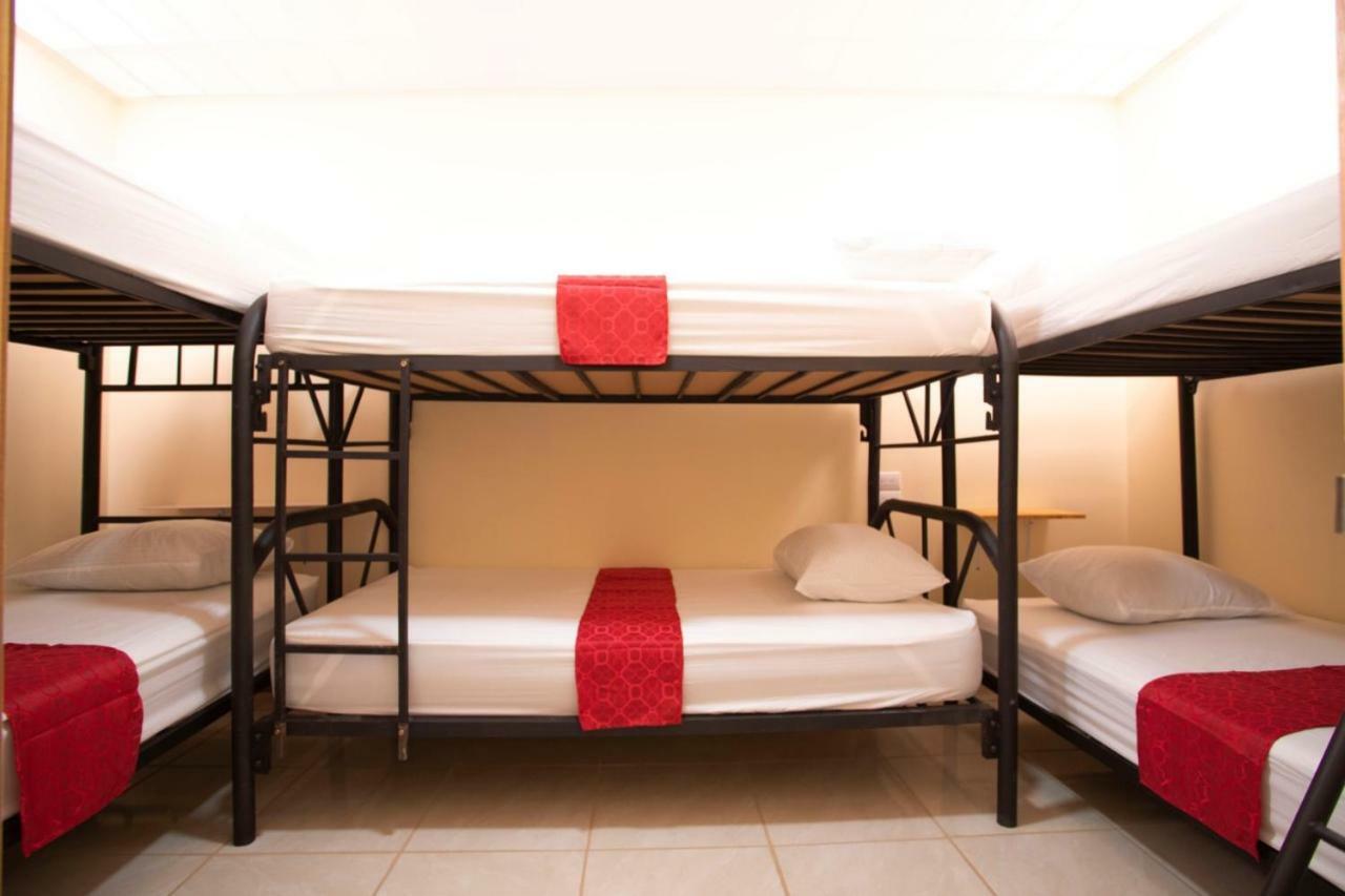 Flor De Katty Hostel Airport Río Segundo Екстериор снимка