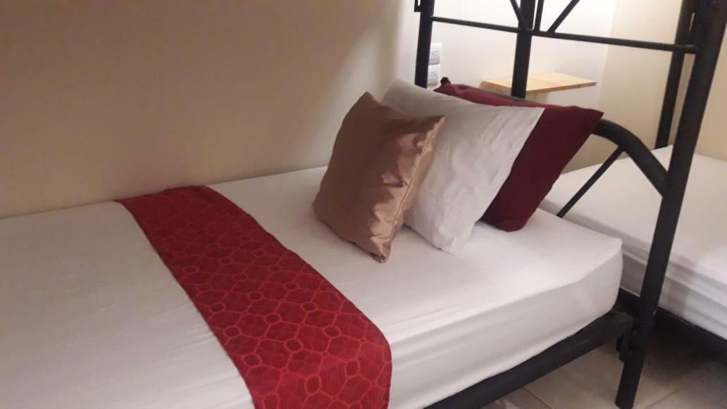 Flor De Katty Hostel Airport Río Segundo Екстериор снимка