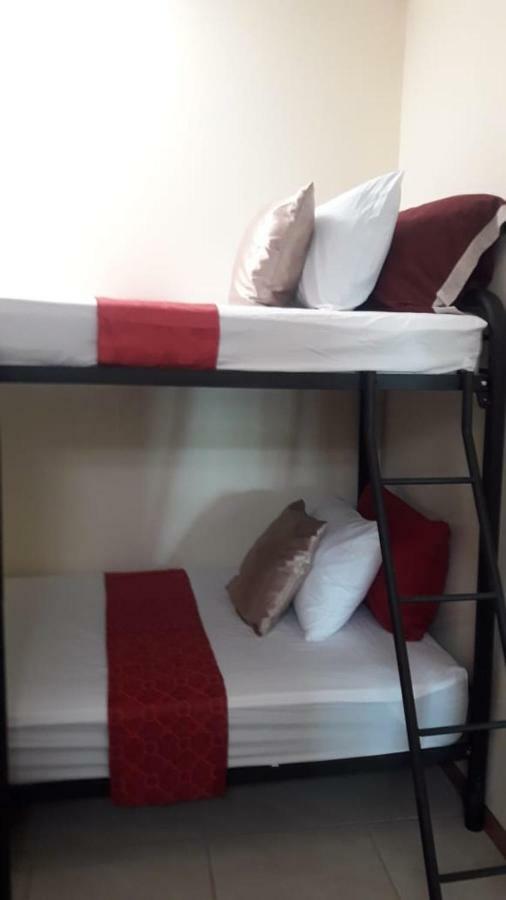 Flor De Katty Hostel Airport Río Segundo Екстериор снимка